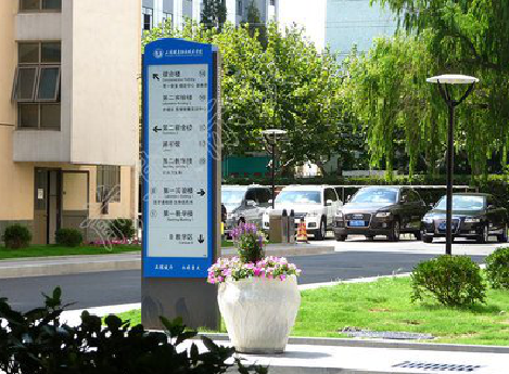 西平哪些因素影响宣传栏的制作？